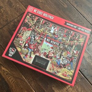 NC STATE WOLFPACK Red Barnyard Fans 500-Piece Puzzle 24x18